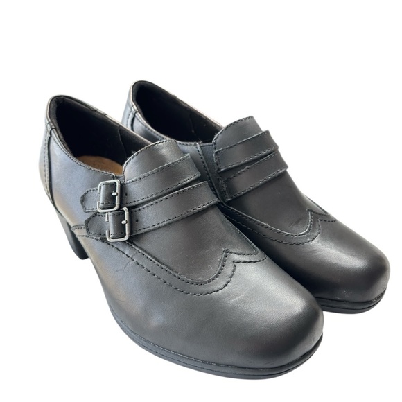 Thom McAn Black Clover Heeled Shoes Size 8.5 W Black Leather Ankle Bootie Buckle - Picture 3 of 9